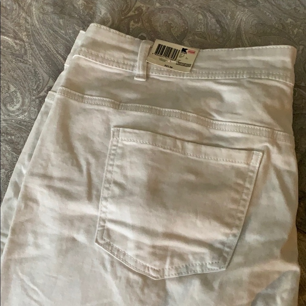 White Capri pants